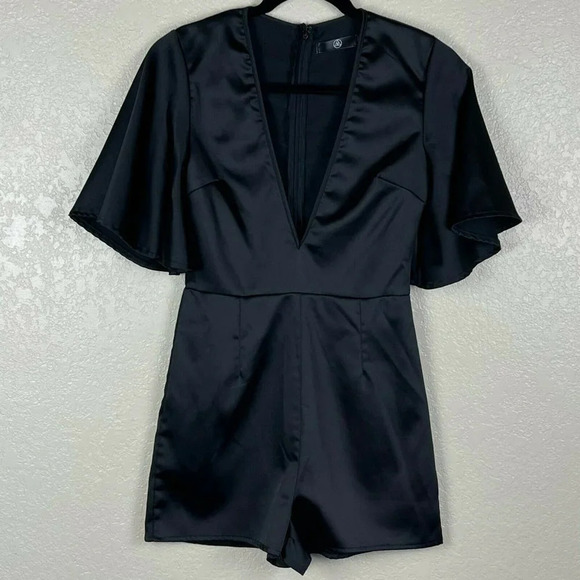 Missguided Romper Women's Sz 2 Shorts Deep V-Neck Flutter Sleeve Satin Black - Picture 1 of 11